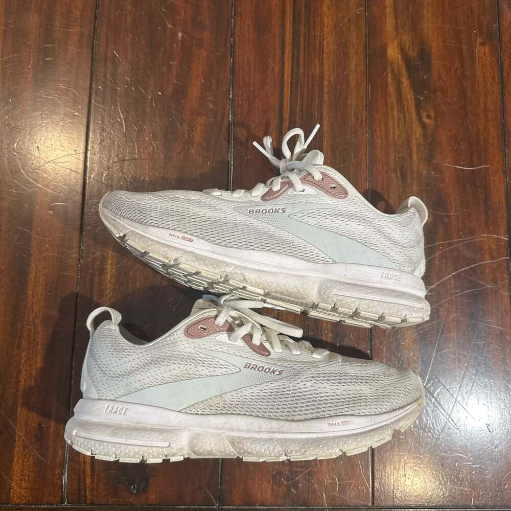 Brooks Trace DNA Loft White Grey Women’s Running Shoes Size 7.5